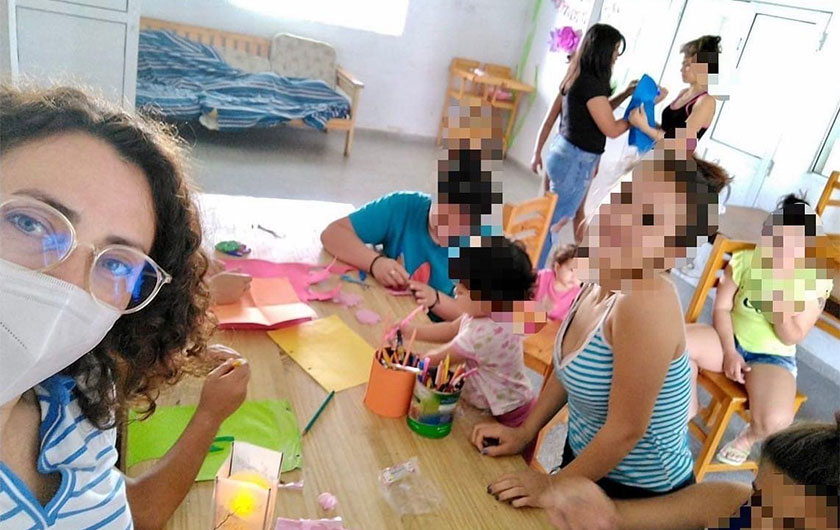 mujeres trabajando en taller