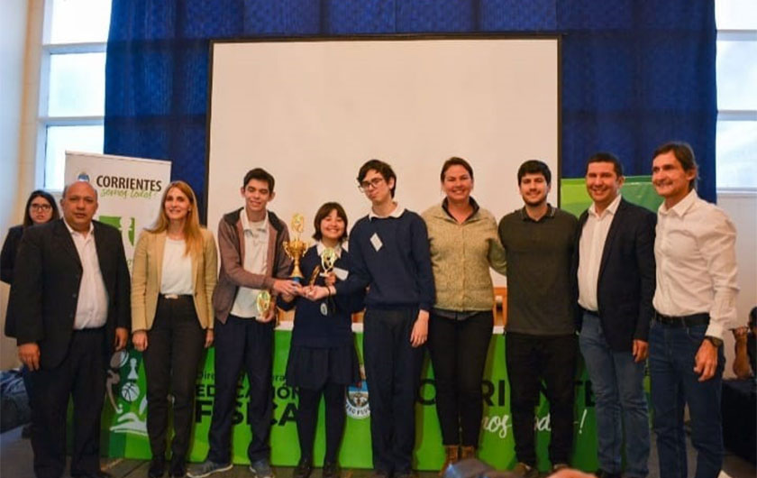 alumnos ganadores en competencia de adedrez