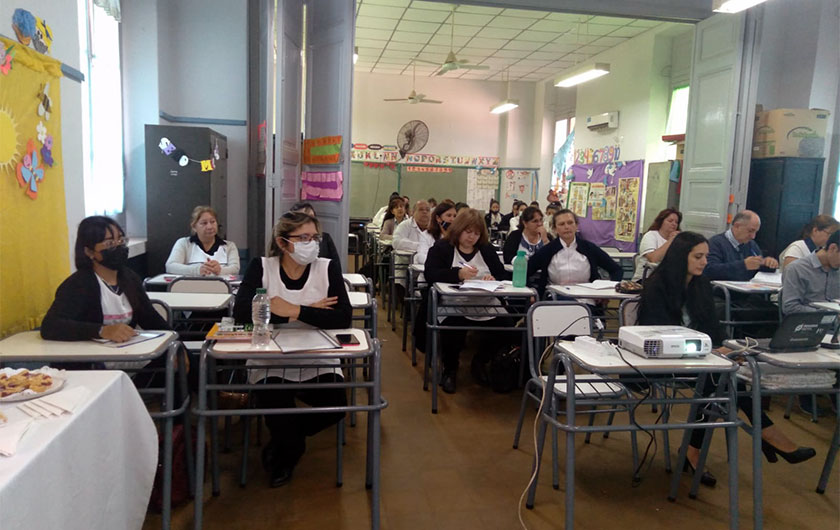 docentes en el aula