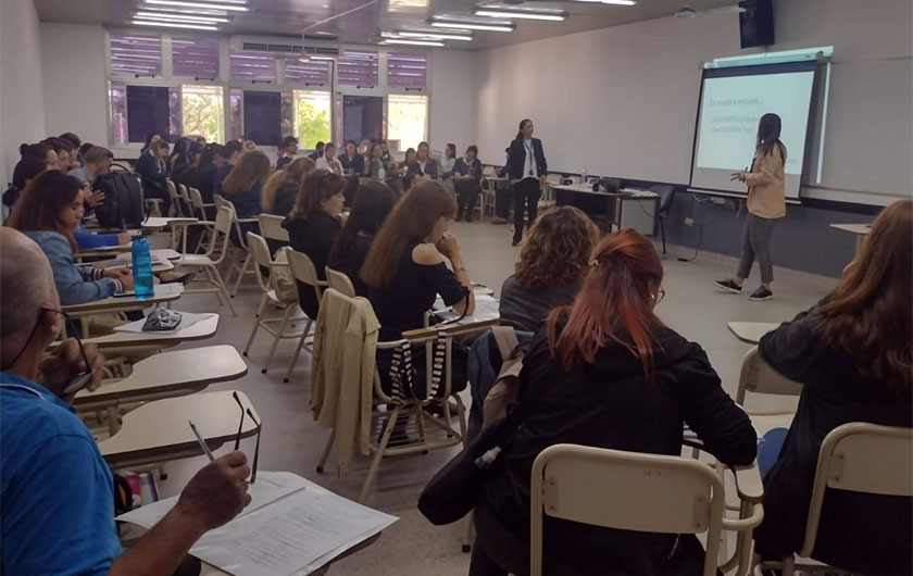 docentes en jornada La escuela como comunidad de aprendizaje