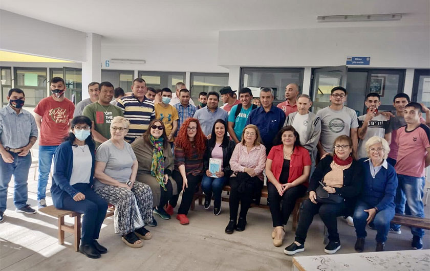 equipo en Bibliotecas Abiertas de la nueva Unidad Penal 1 - Laguna Brava