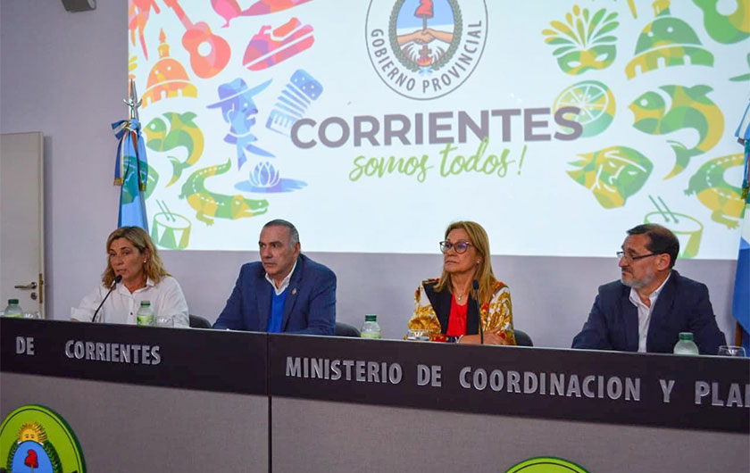 ministra de eduacion y autoridades en Aportes y posición estratégica de Corrientes en la temática de Humedales Nacional y Provincial