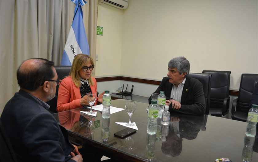 autoridades en Reunión de articulación entre ministerio de Educación y UNNE