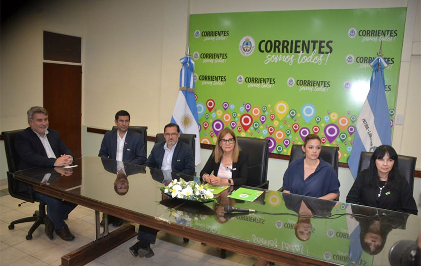 autoridades reunidas para Acuerdo de colaboración para la implementación del Presupuesto Participativo Joven en Bella Vista