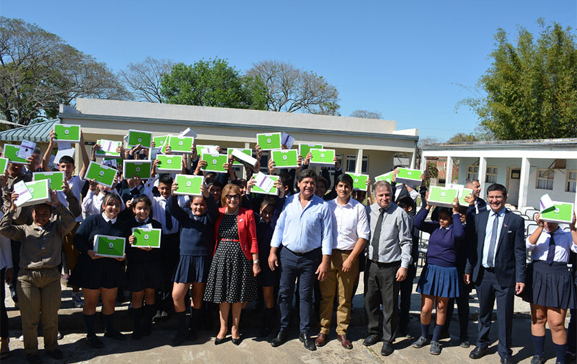 foto grupal en Incluir futuro de alumnos y autoridades