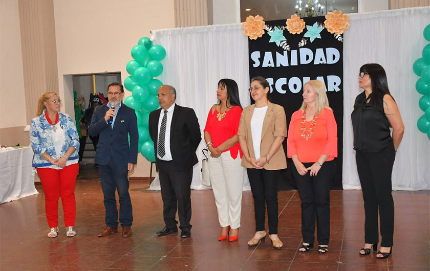 autoridades en celebración por los 49 años de sanidad escolar