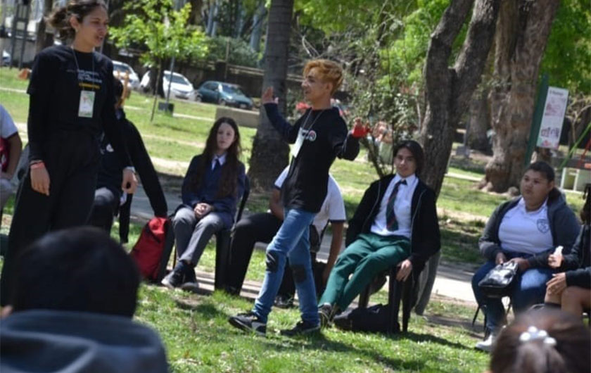 jóvenes en el parlamento juvenil