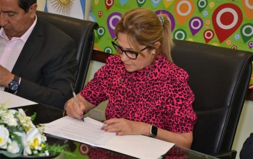 ministra de educación en firma de convenio con ministerio de seguridad