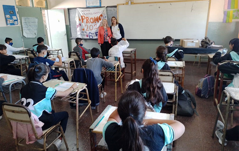 alumnos y docentes en Evaluación Muestral de Aprender Primaria