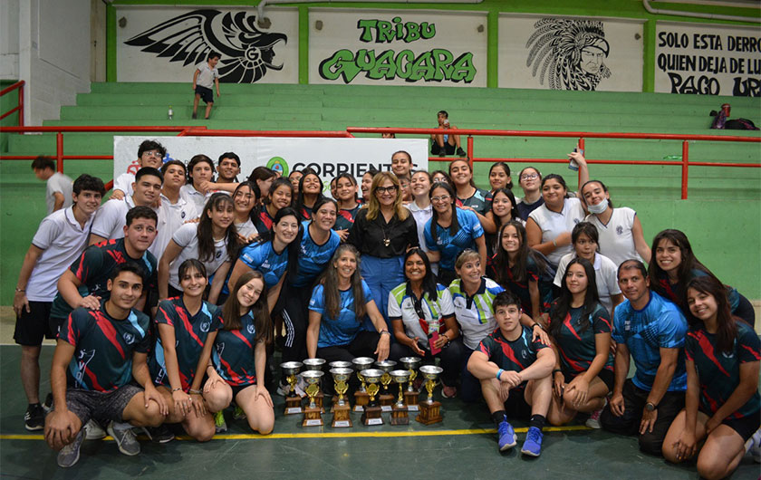 alumnado y autoridades ganadores