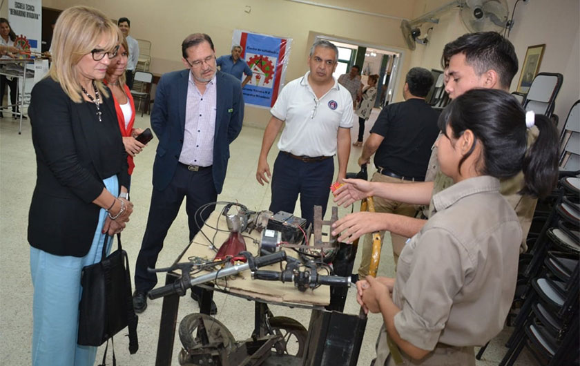 autoridades del ministerio de educación visitan la escuela técnica Bernardino Rivadavia