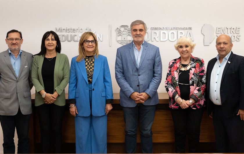 autoridades de los Ministerios de Educación de Corrientes y Córdoba