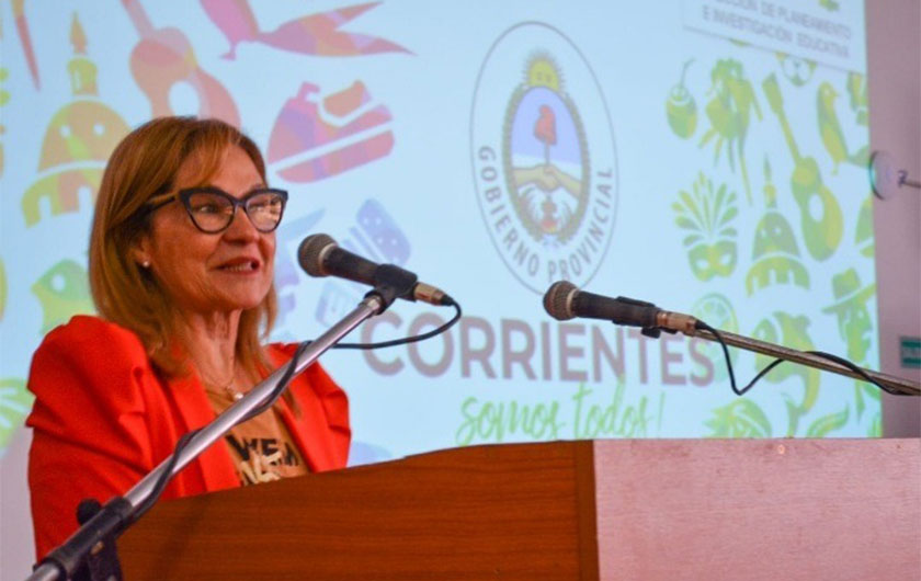 Ministra de Educación hablando en Reconocimiento de Malvinas