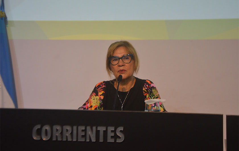 Ministra de Educación Práxedes López