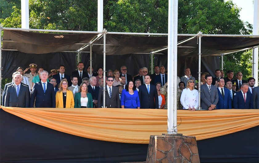 autoridades del estado provincial en acto del aniversario de San Martín