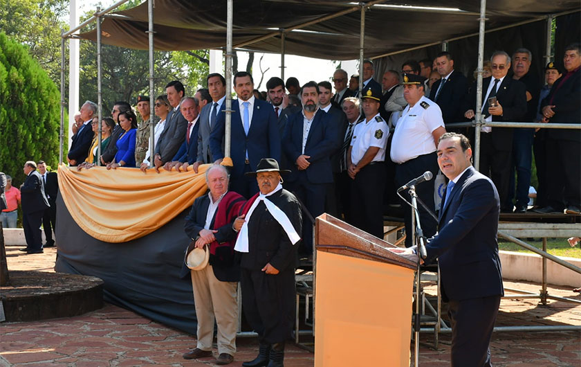 Gobernador Valdés hablando en el acto en Yapeyú