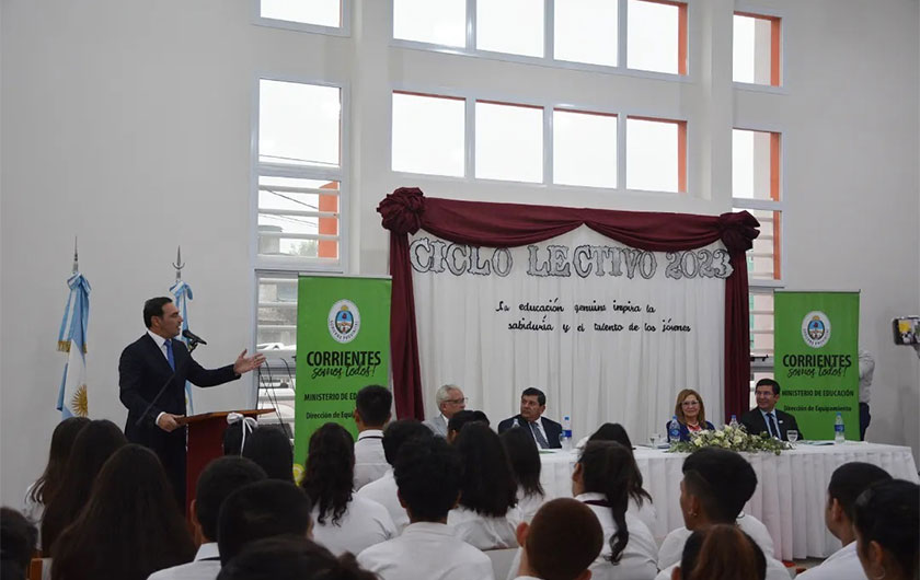Gobernador Valdés hablando en inauguración