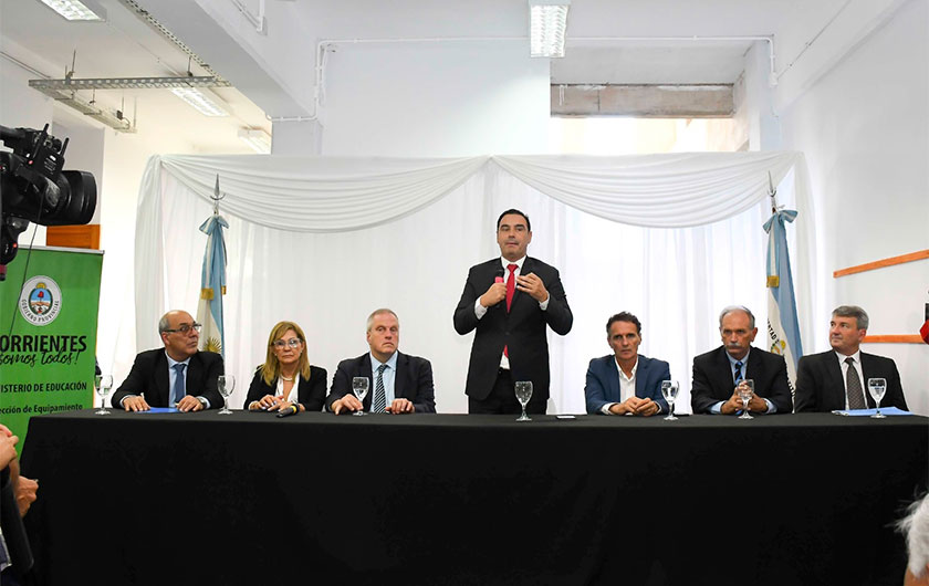 Gobernador Valdés en inauguración de la ampliación y refacción de la escuela técnica