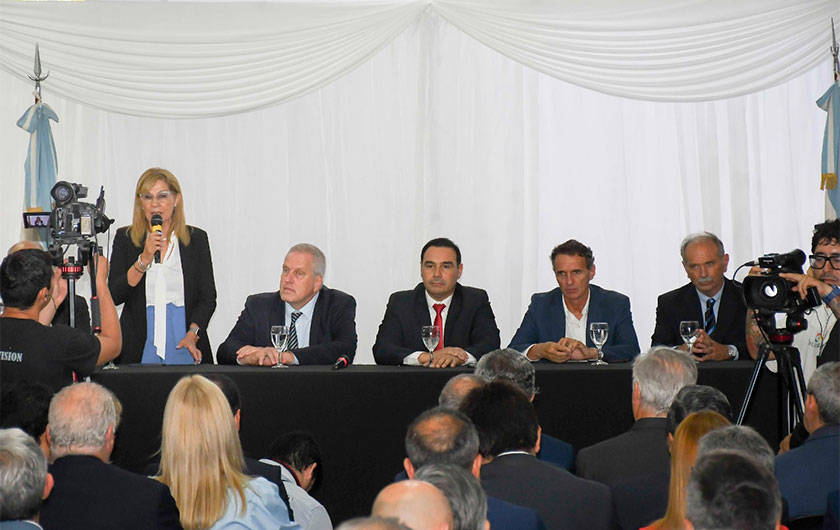 Práxedes López hablando en inauguración de la ampliación y refacción de la escuela técnica