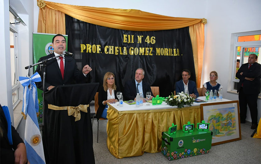 Gobernador Valdés hablando en acto de inauguración de Jardín de Infantes 46