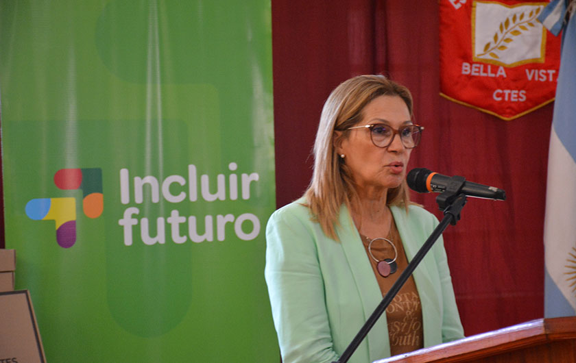 Ministra de Educación Práxedes López