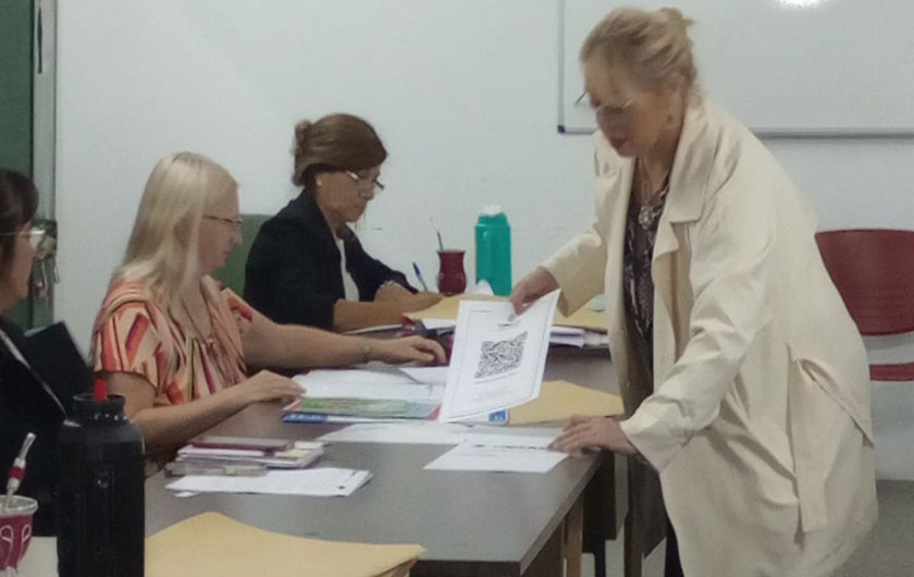 Shirley Piñeyro, supervisores del Consejo General de Educación y su Presidenta Silvina Rollet