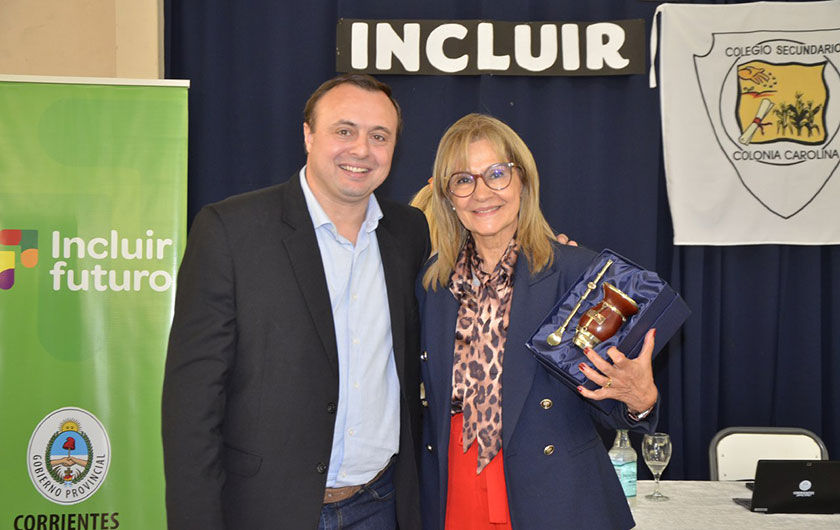 Entrega de notebooks a escuelas secundaria de Colonia Carolina y zonas rurales de Goya