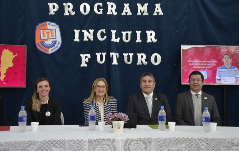 Alumnos de siete escuelas de Empedrado recibieron las netbooks del programa provincial Incluir Futuro Prensa Educación dipcorrientes4@gmail.com Alumnos de siete escuelas de Empedrado recibieron las netbooks del programa provincial Incluir Futuro