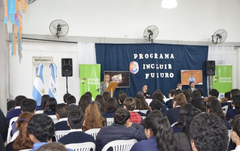 Alumnos de siete escuelas de Empedrado recibieron las netbooks del programa provincial Incluir Futuro Prensa Educación dipcorrientes4@gmail.com Alumnos de siete escuelas de Empedrado recibieron las netbooks del programa provincial Incluir Futuro