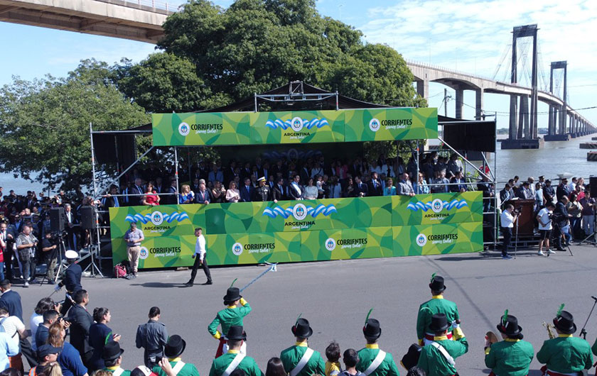 Tradicional desfile por la Revolución de Mayo