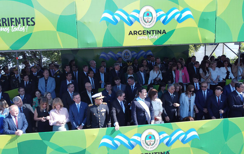 Tradicional desfile por la Revolución de Mayo