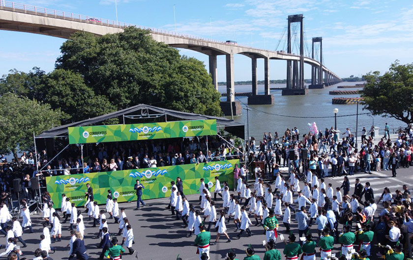 Tradicional desfile por la Revolución de Mayo