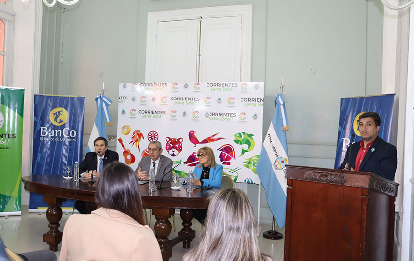 El Gobierno y el Banco de Corrientes presentaron una línea de crédito para la compra de computadoras destinadas a docentes