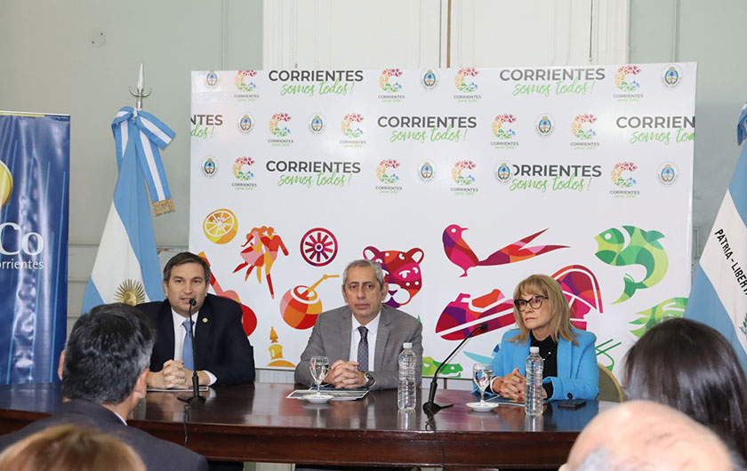 El Gobierno y el Banco de Corrientes presentaron una línea de crédito para la compra de computadoras destinadas a docentes