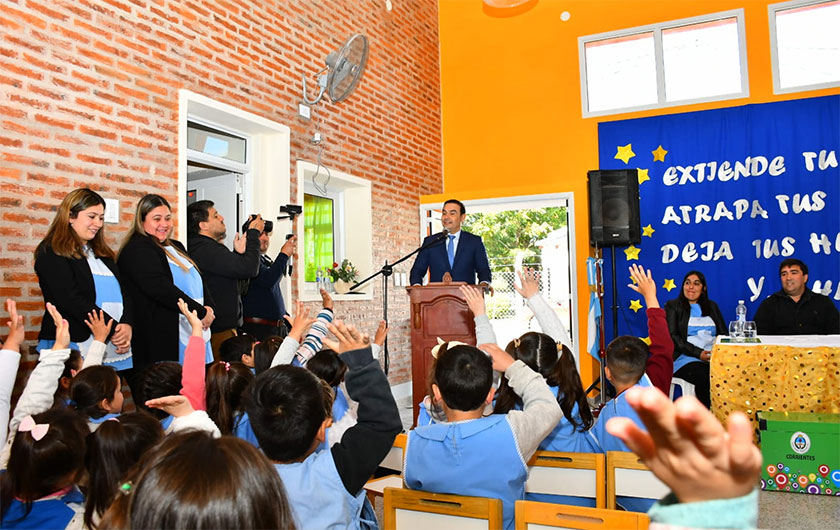 Gobernador Valdés en inauguración de Jardín