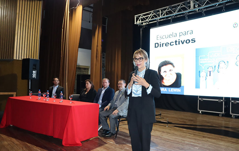 Ministra de Educación en encuentro de Directivos