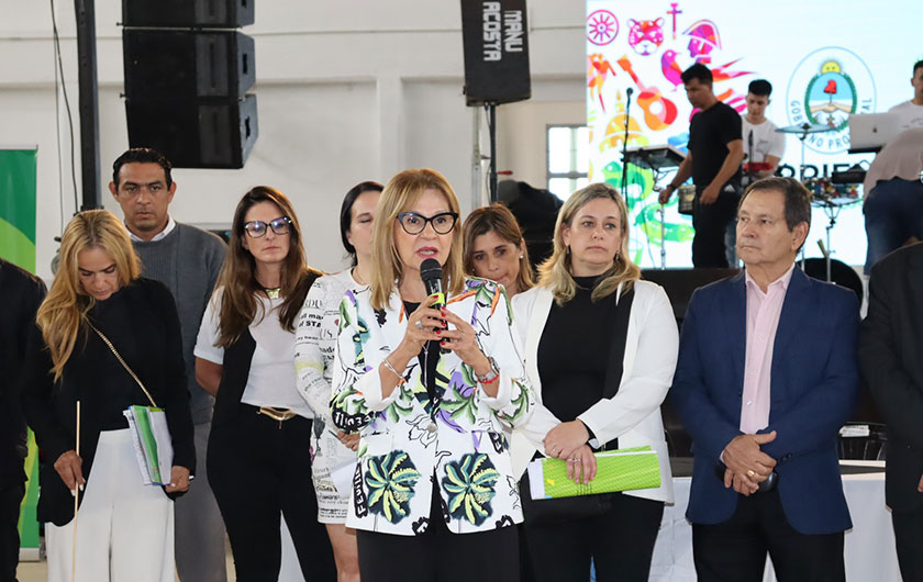 Ministra de Educación hablando en segundo encuentro provincial de Centro de Estudiantes