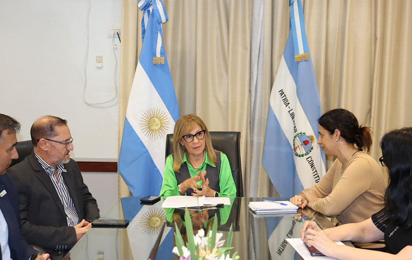 Práxedes López en reunión con la especialista senior en Educación del Banco Interamericano de Desarrollo (BID)