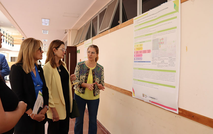 La ministra de Educación Práxedes López y la decana Facultad de Ciencias Exactas y Naturales y Agrimensura (Facena) María Viviana Godoy Guglielmone